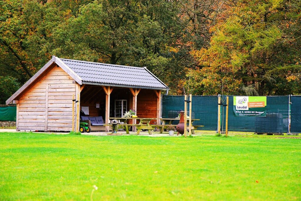 gemeenschappelijke ontvangstruimte op de camperplaats